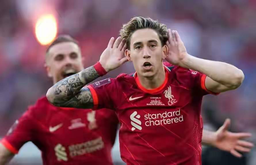 重磅！1.4亿镑转会费悬案！萨拉赫巅峰崩塌，利物浦接班人难寻！