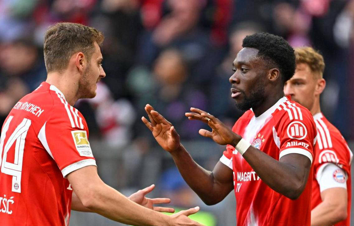 提前锁定德甲冠军！孔帕尼领军拜仁4-2逆转斯图加特，三冠王目标在望